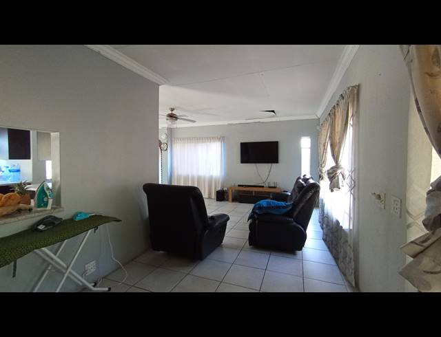 3 BEDROOM FREEHOLD FOR SALE IN SILVERTON